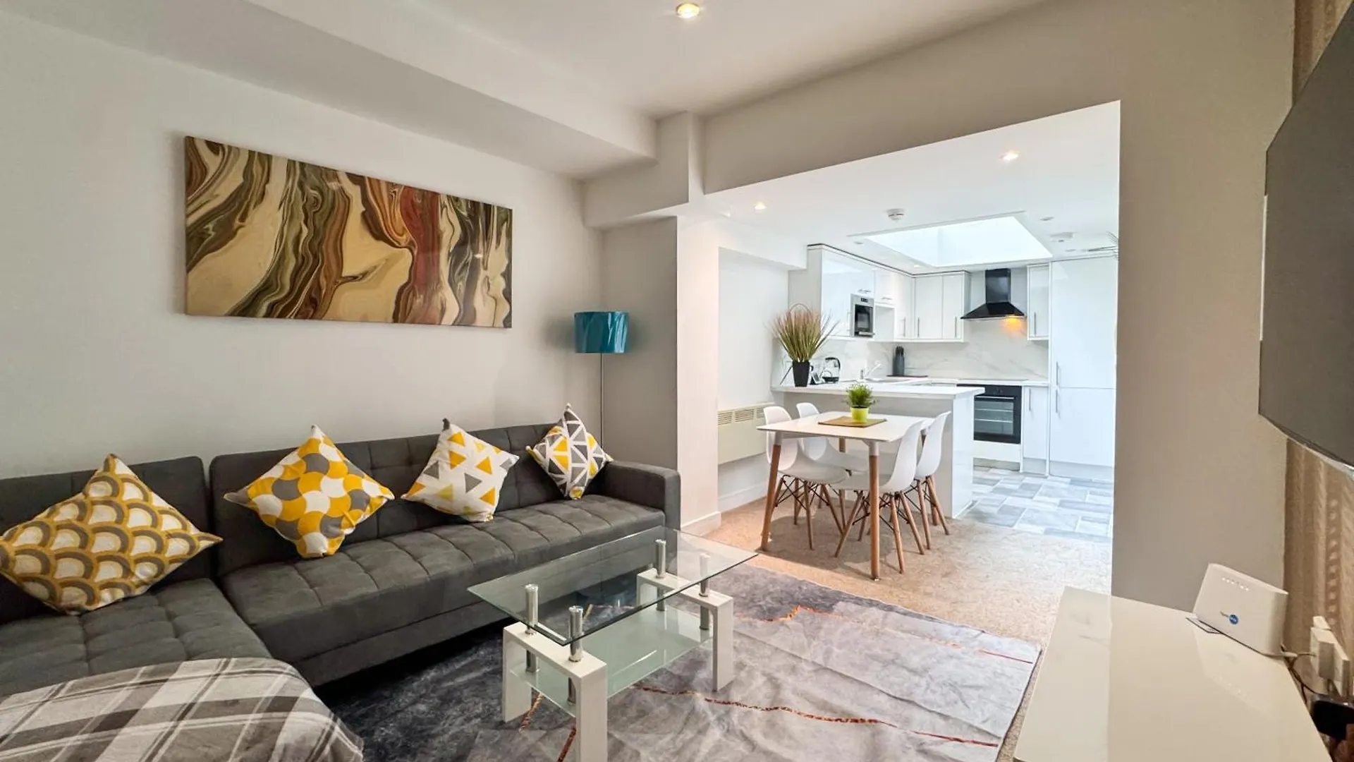 Modern 2 Bedroom Flat - Riverside Lofts location